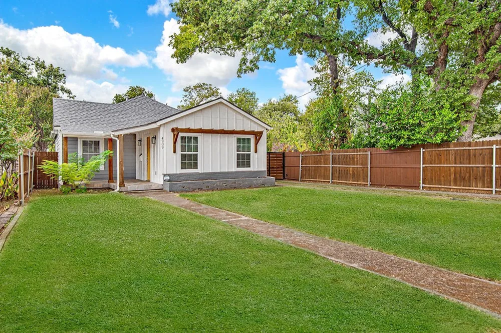 4909 White Oak Lane River Oaks, TX 76114