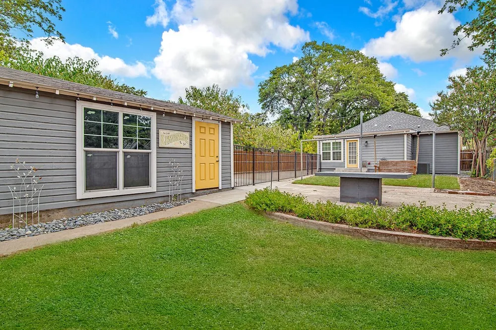 4909 White Oak Lane River Oaks, TX 76114