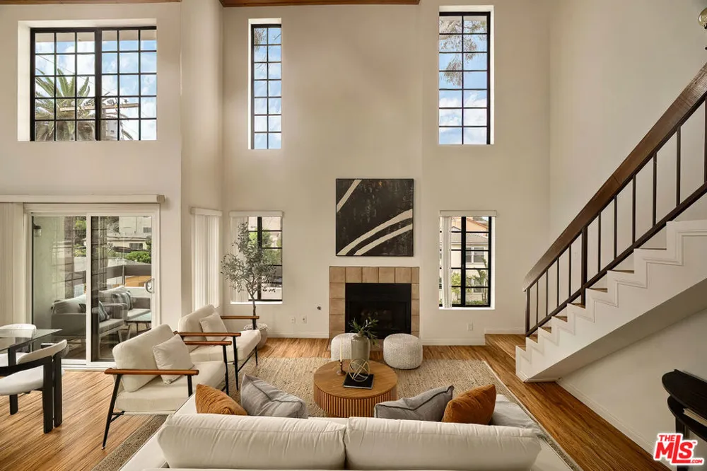 4450 Kensington Road #8 Los Angeles, CA 90066