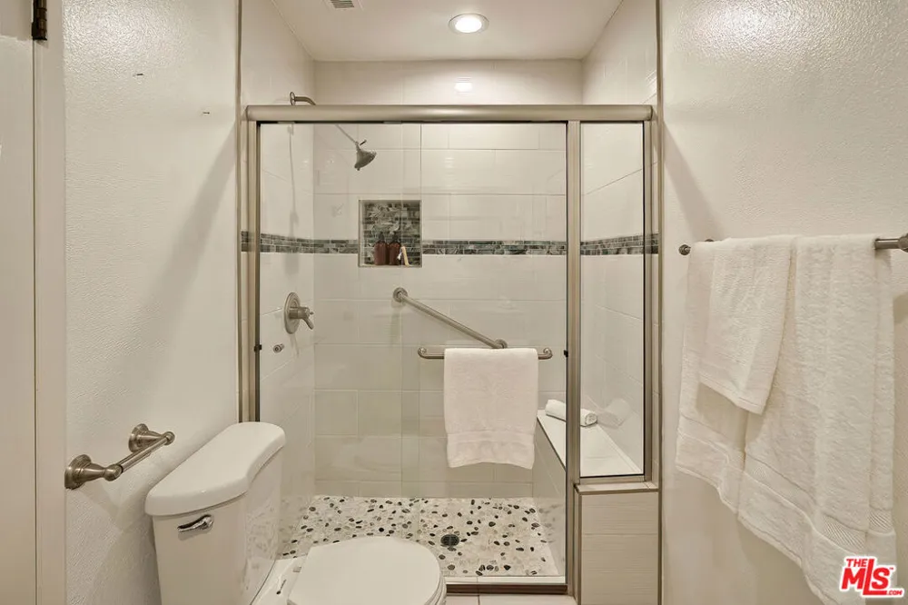4450 Kensington Road #8 Los Angeles, CA 90066