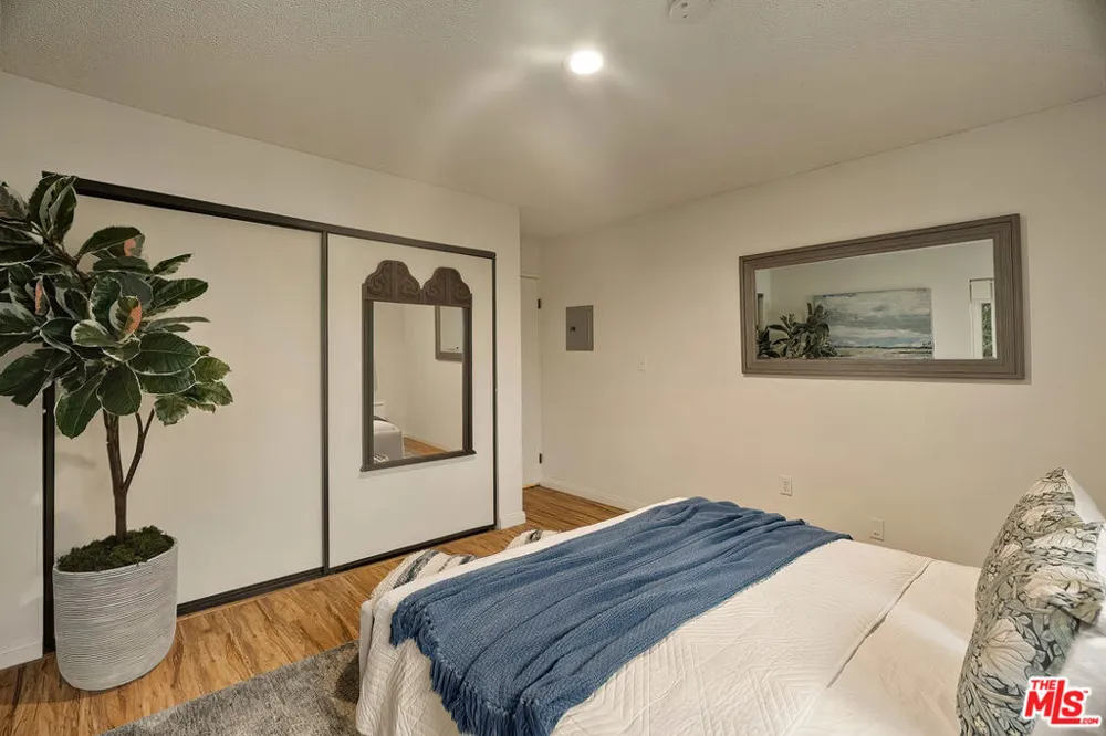 4450 Kensington Road #8 Los Angeles, CA 90066
