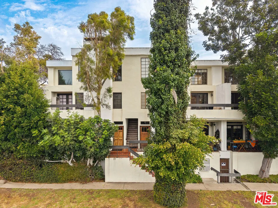 4450 Kensington Road #8 Los Angeles, CA 90066