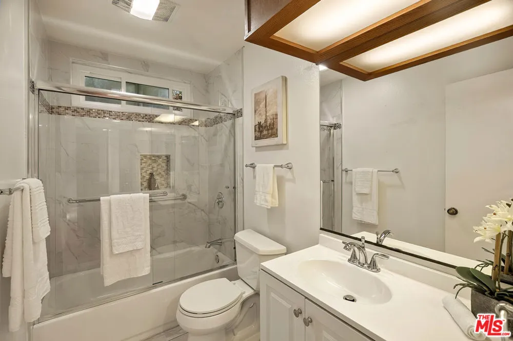 4450 Kensington Road #8 Los Angeles, CA 90066