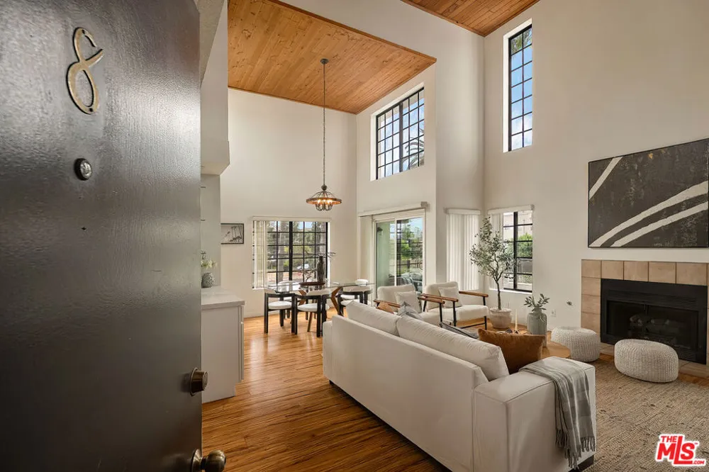4450 Kensington Road #8 Los Angeles, CA 90066