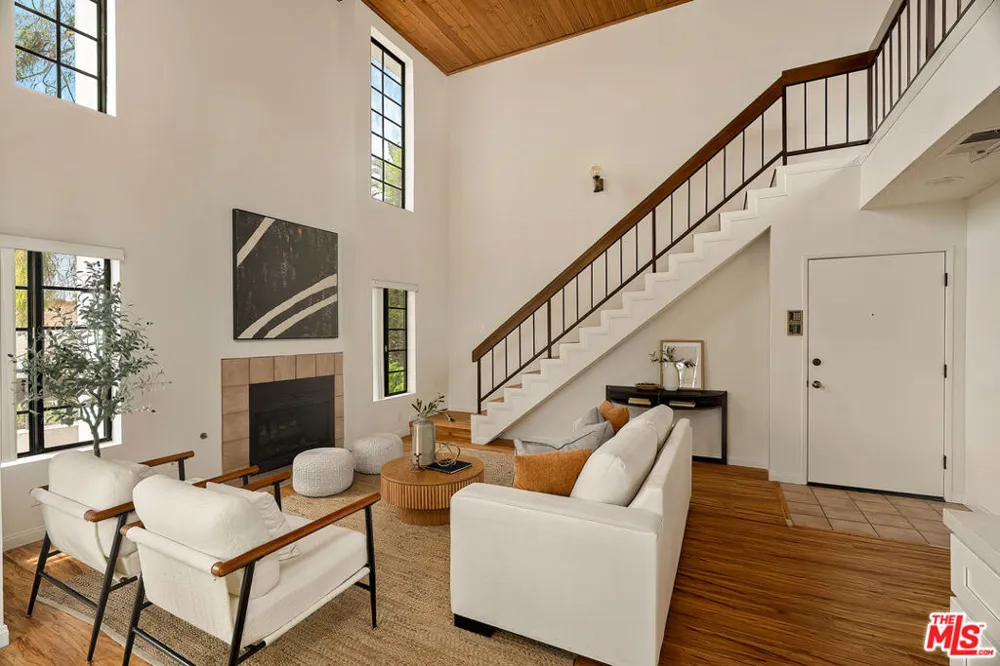 4450 Kensington Road #8 Los Angeles, CA 90066