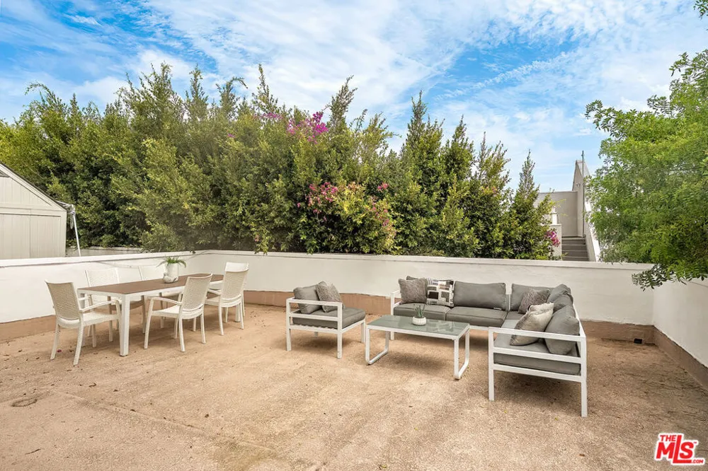 4450 Kensington Road #8 Los Angeles, CA 90066