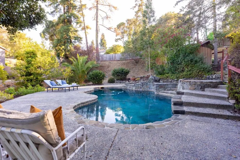 1548 Kingswood Drive Hillsborough, CA 94010