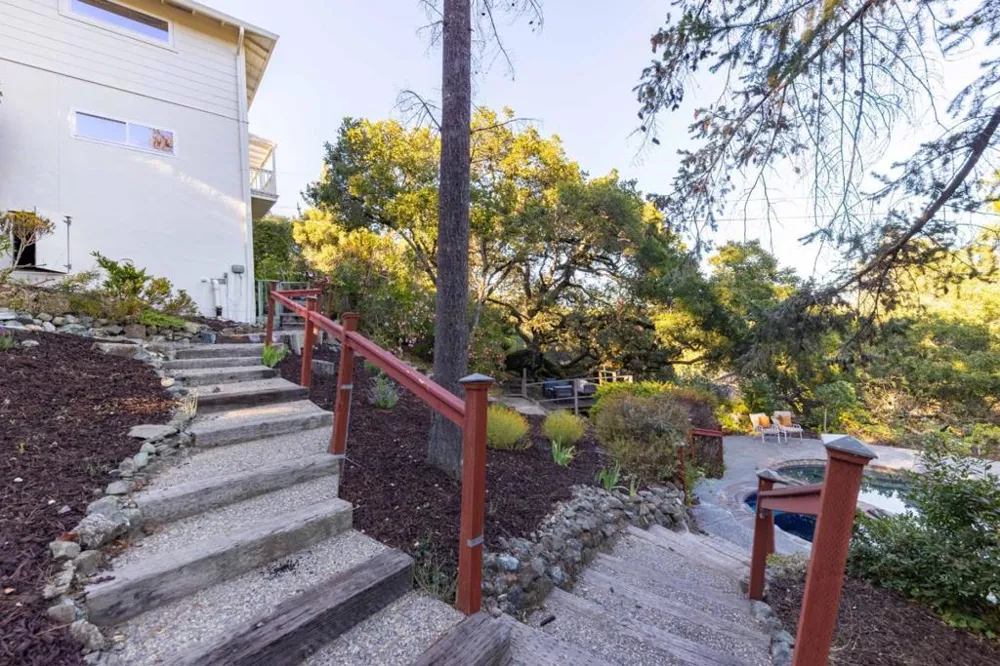 1548 Kingswood Drive Hillsborough, CA 94010