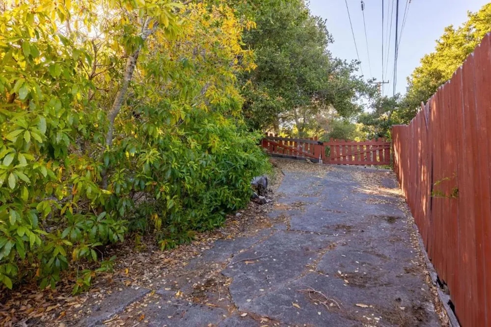 1548 Kingswood Drive Hillsborough, CA 94010