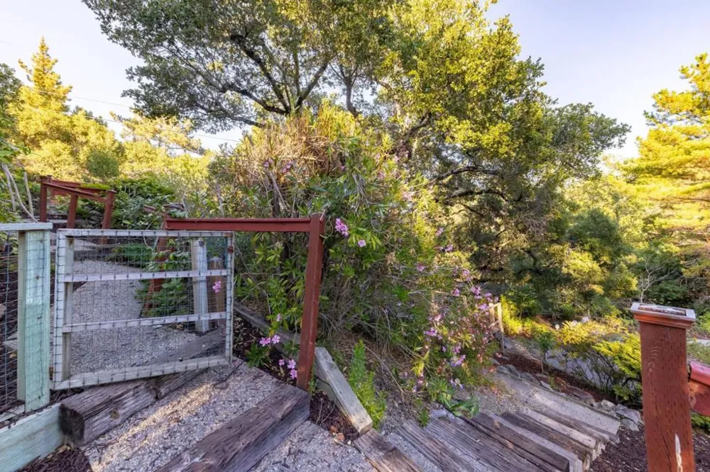 1548 Kingswood Drive Hillsborough, CA 94010