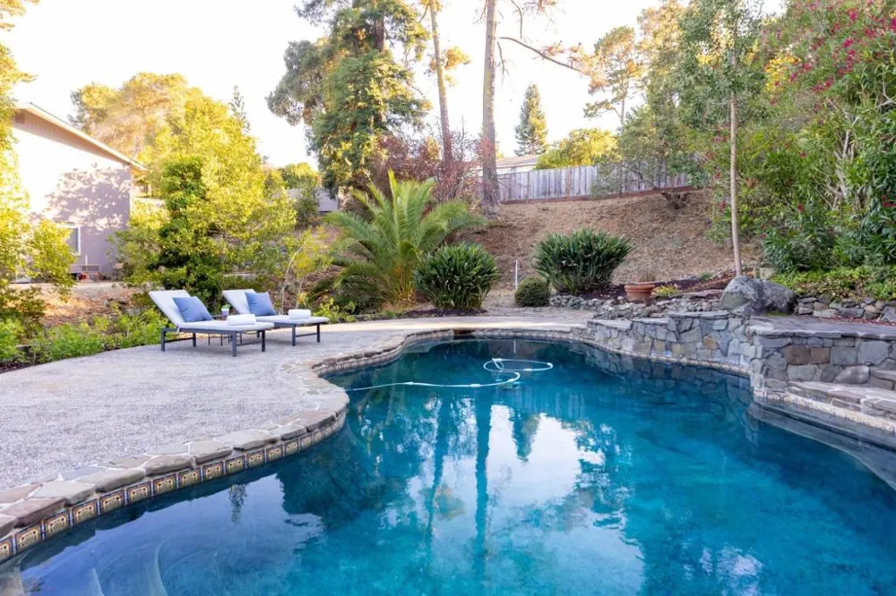 1548 Kingswood Drive Hillsborough, CA 94010