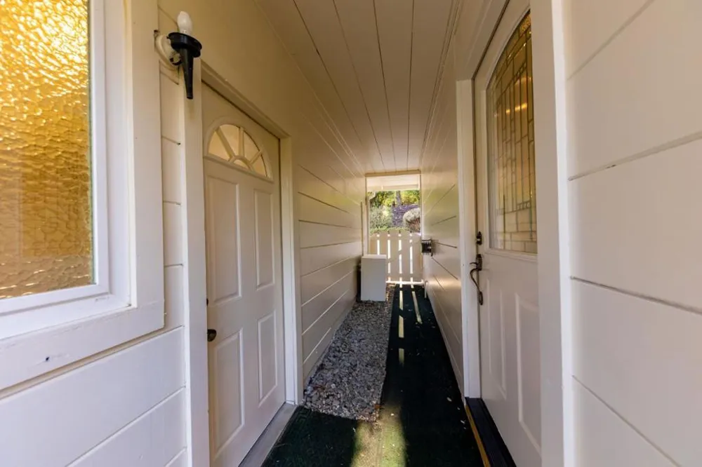1548 Kingswood Drive Hillsborough, CA 94010