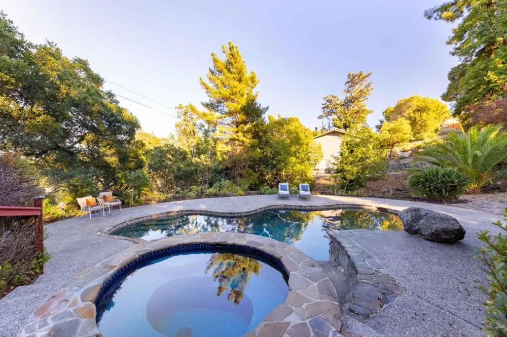 1548 Kingswood Drive Hillsborough, CA 94010