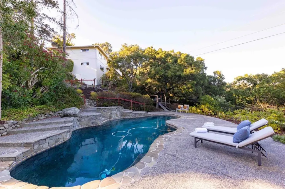 1548 Kingswood Drive Hillsborough, CA 94010