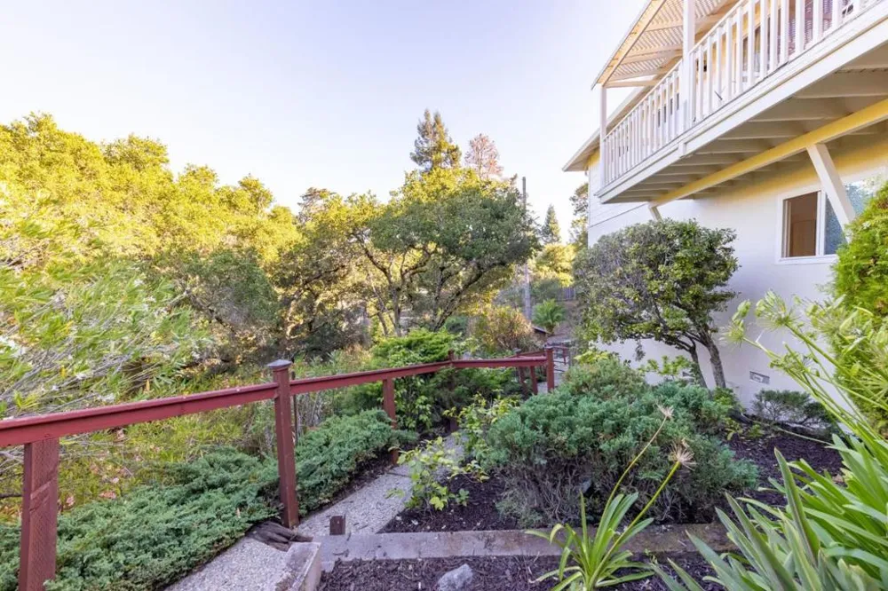 1548 Kingswood Drive Hillsborough, CA 94010