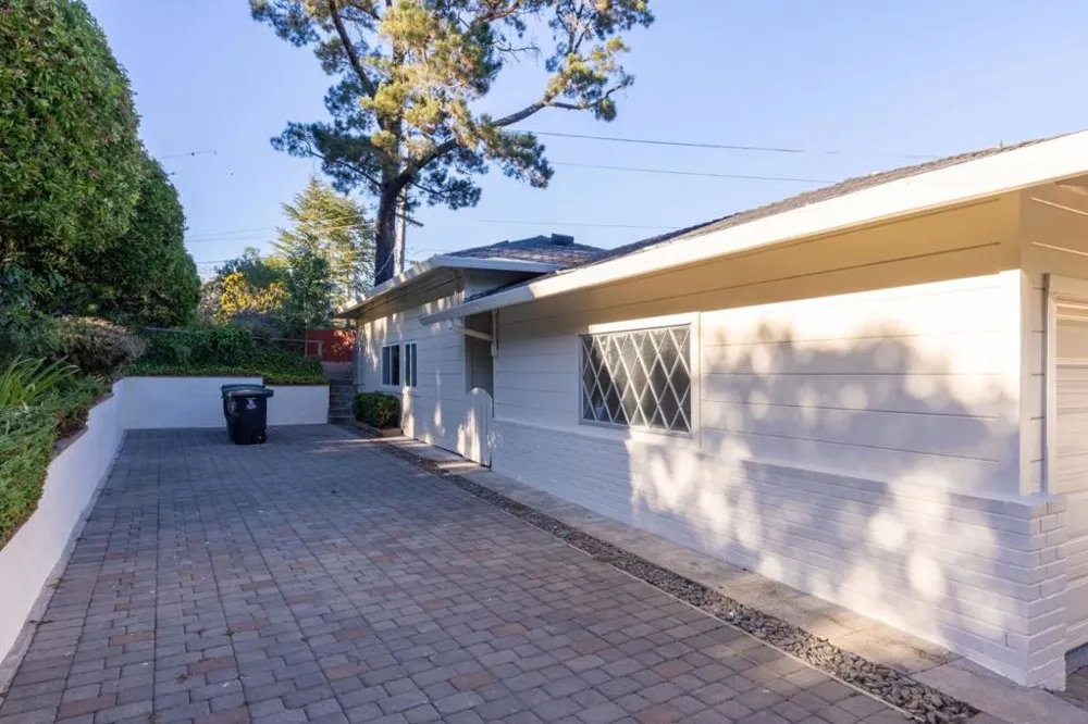 1548 Kingswood Drive Hillsborough, CA 94010