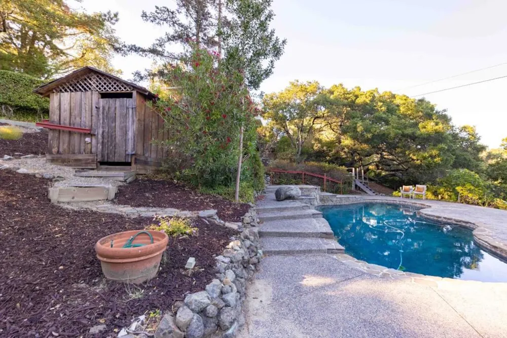 1548 Kingswood Drive Hillsborough, CA 94010