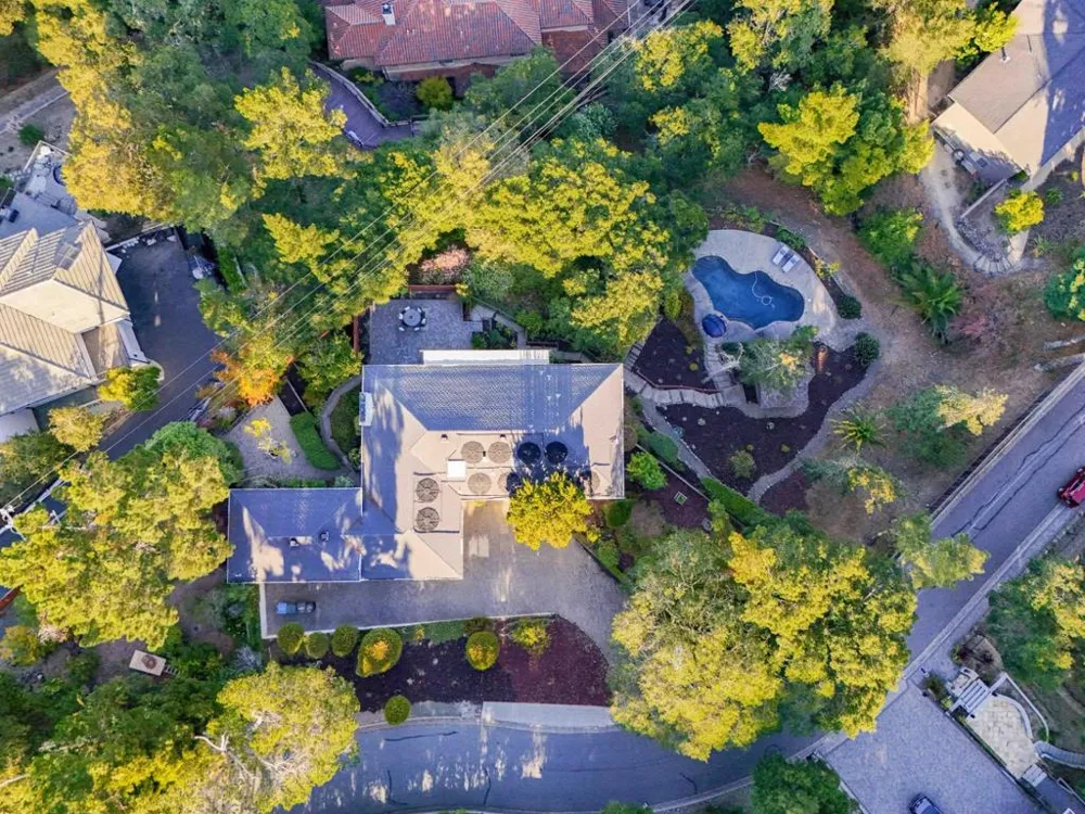1548 Kingswood Drive Hillsborough, CA 94010