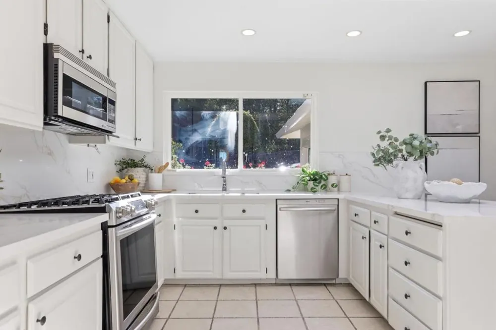 1548 Kingswood Drive Hillsborough, CA 94010