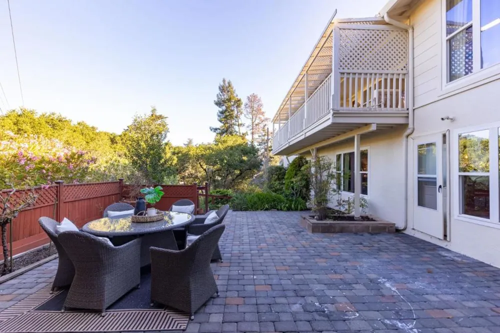 1548 Kingswood Drive Hillsborough, CA 94010