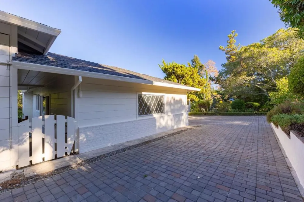 1548 Kingswood Drive Hillsborough, CA 94010