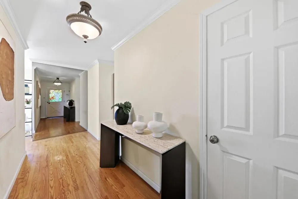 1548 Kingswood Drive Hillsborough, CA 94010