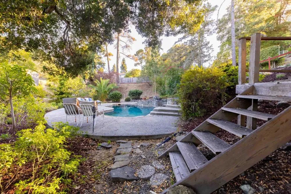 1548 Kingswood Drive Hillsborough, CA 94010