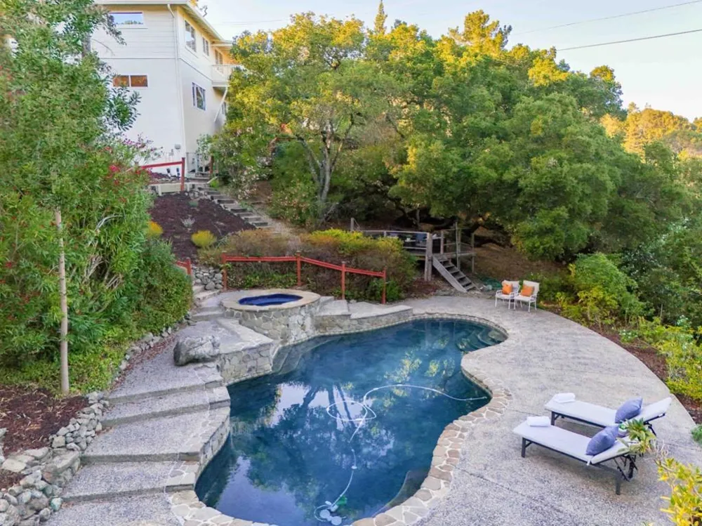 1548 Kingswood Drive Hillsborough, CA 94010