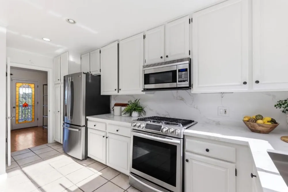 1548 Kingswood Drive Hillsborough, CA 94010
