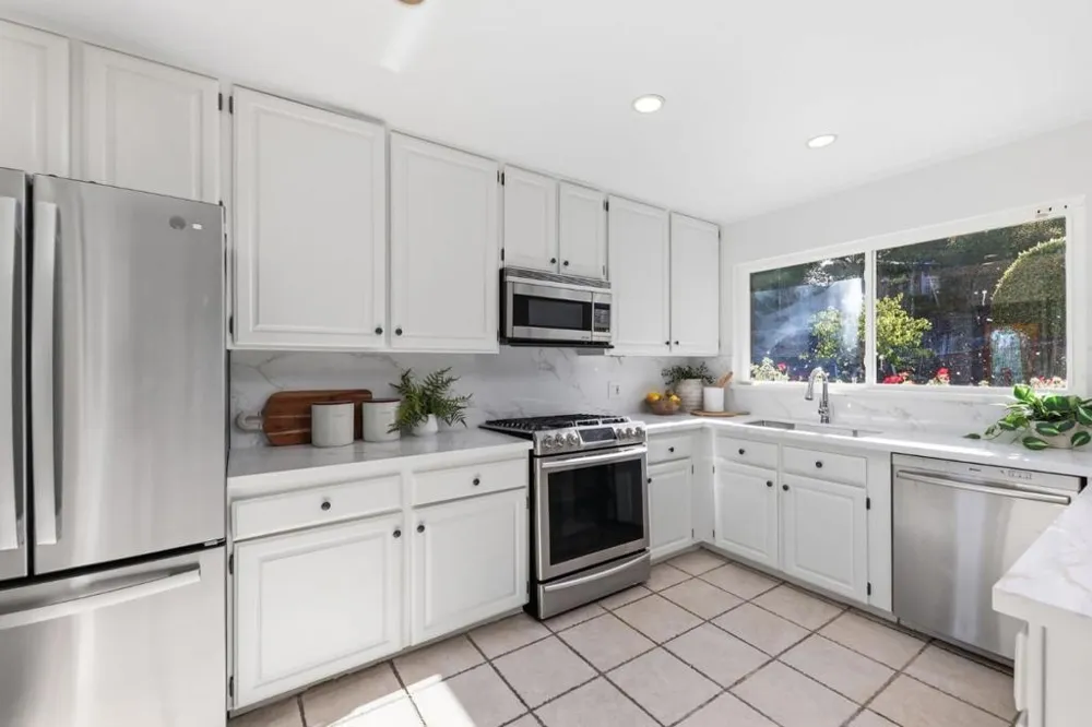 1548 Kingswood Drive Hillsborough, CA 94010