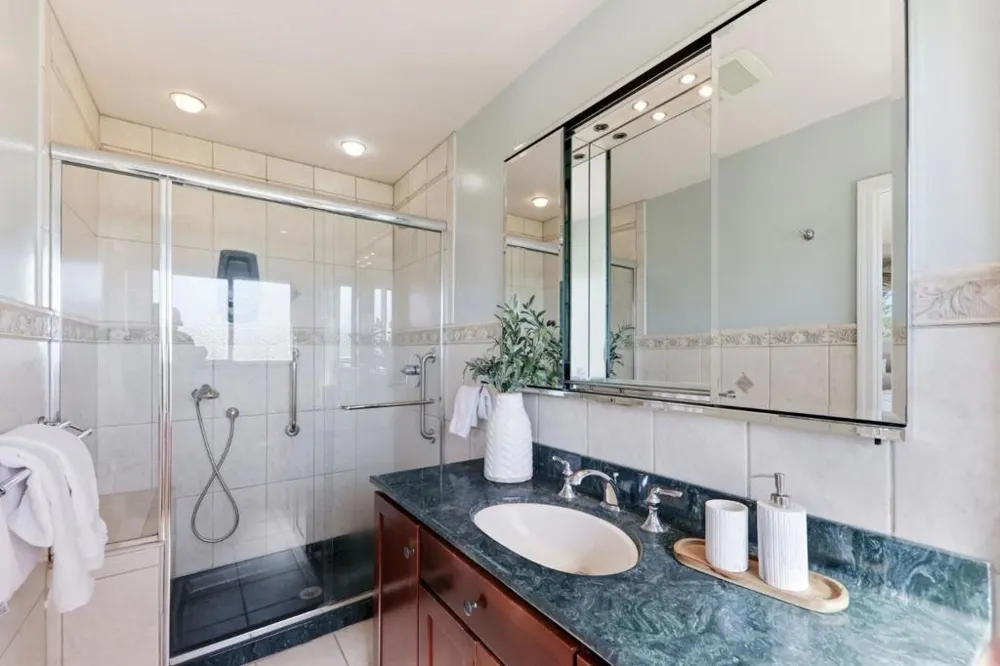1548 Kingswood Drive Hillsborough, CA 94010