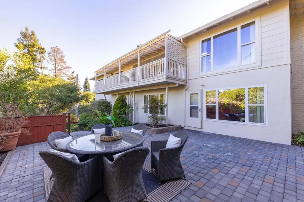 1548 Kingswood Drive Hillsborough, CA 94010