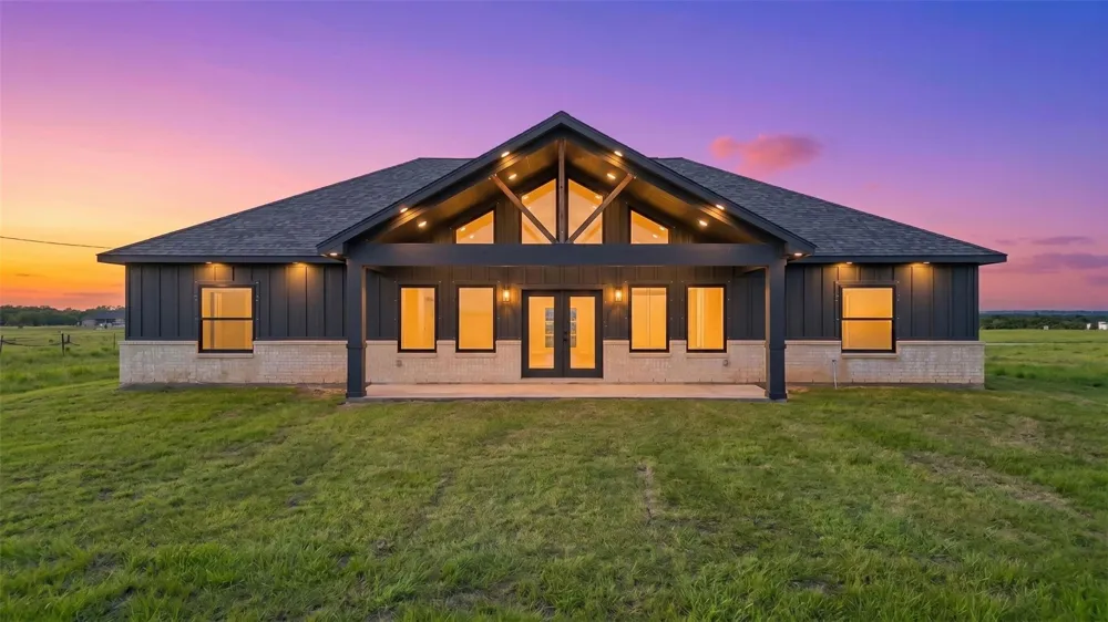 619 Chuckwagon Trail Angleton, TX 77515