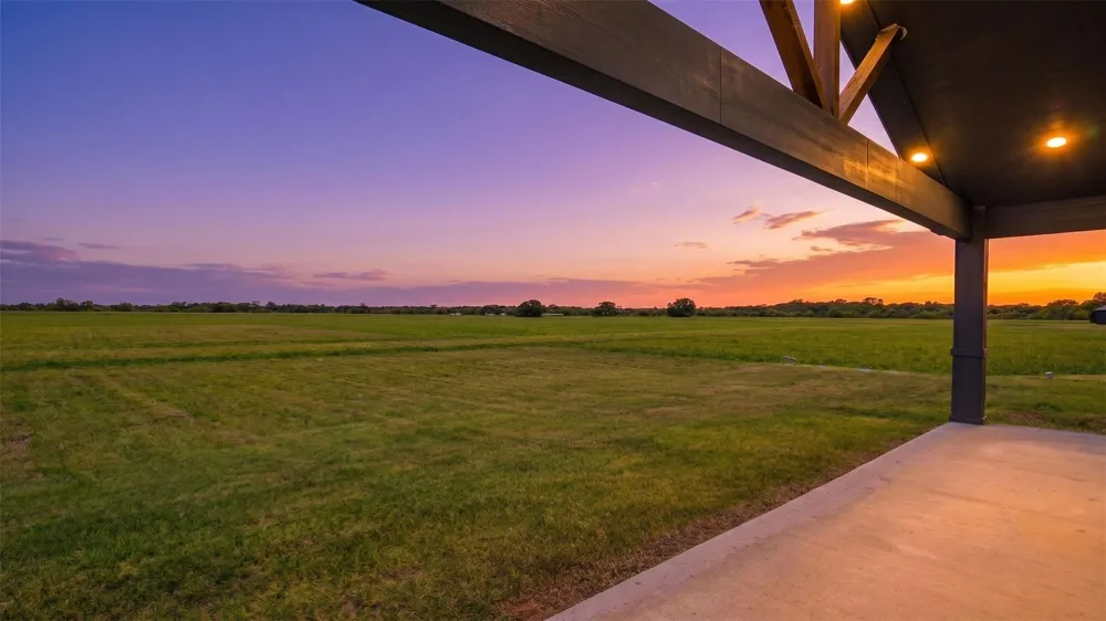 619 Chuckwagon Trail Angleton, TX 77515