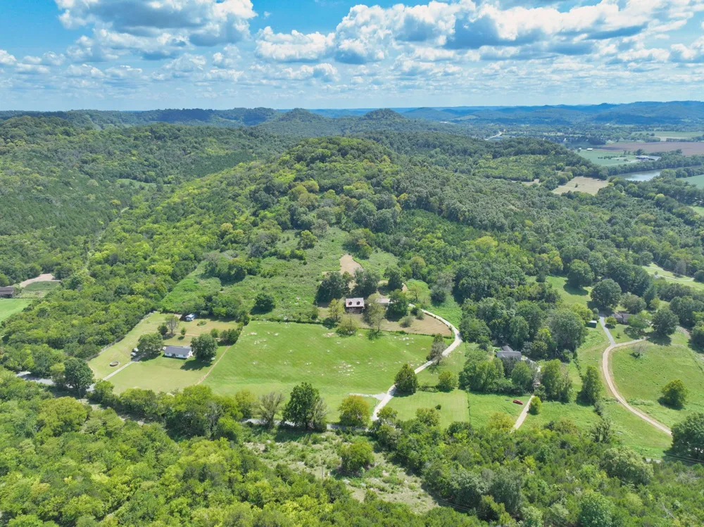 28 Edd Hackett Rd Pleasant Shade, TN 37145
