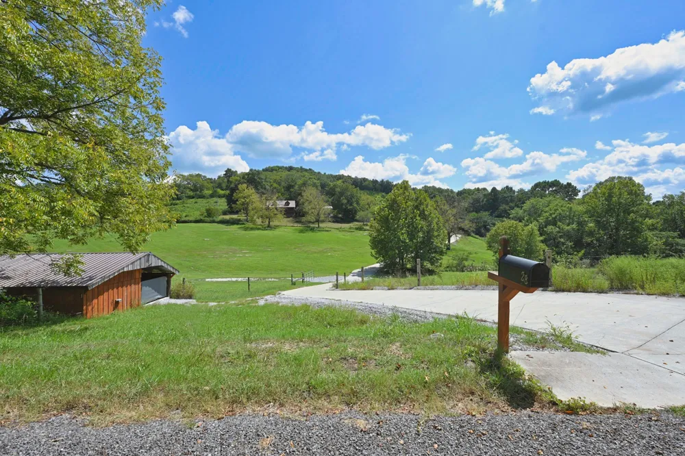 28 Edd Hackett Rd Pleasant Shade, TN 37145