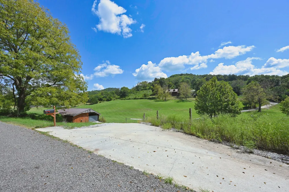 28 Edd Hackett Rd Pleasant Shade, TN 37145