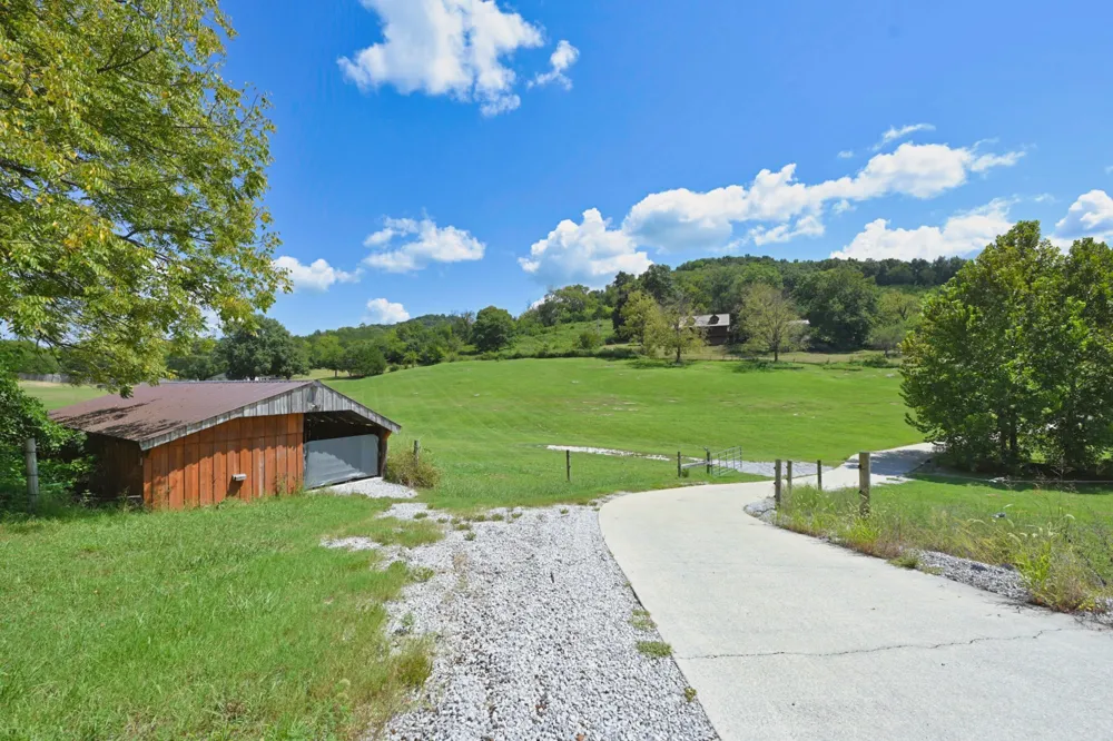 28 Edd Hackett Rd Pleasant Shade, TN 37145
