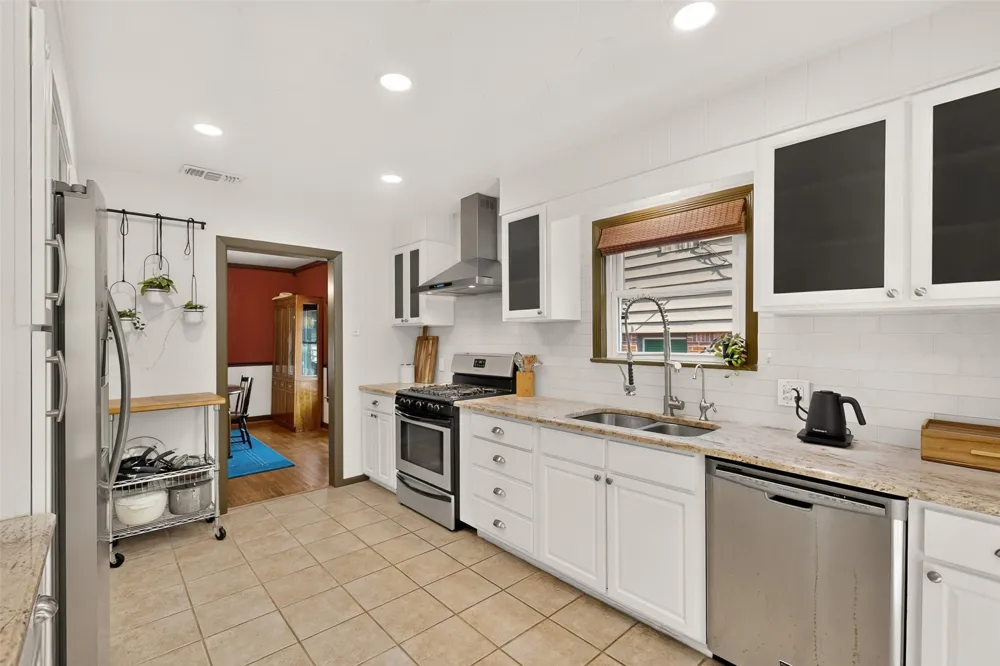 1732 S Edgefield Avenue Dallas, TX 75224