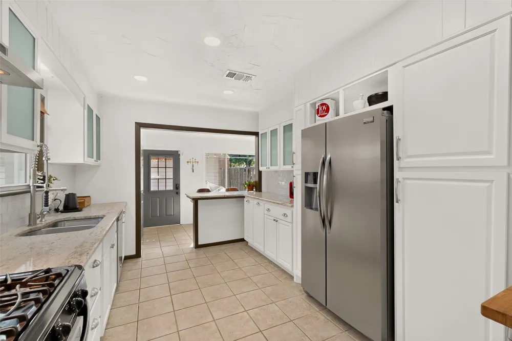 1732 S Edgefield Avenue Dallas, TX 75224
