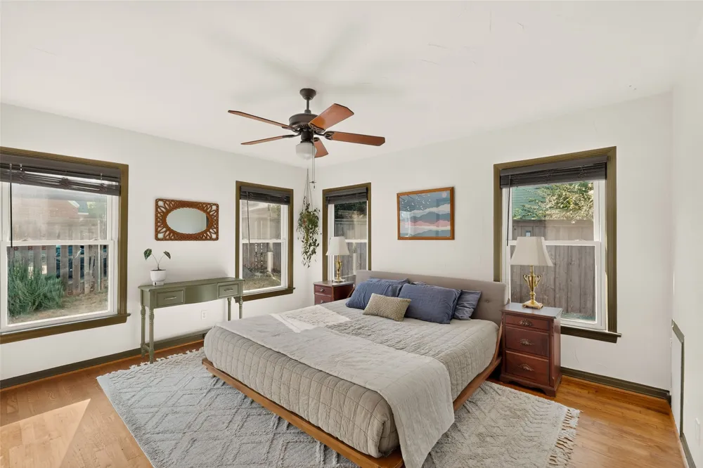 1732 S Edgefield Avenue Dallas, TX 75224