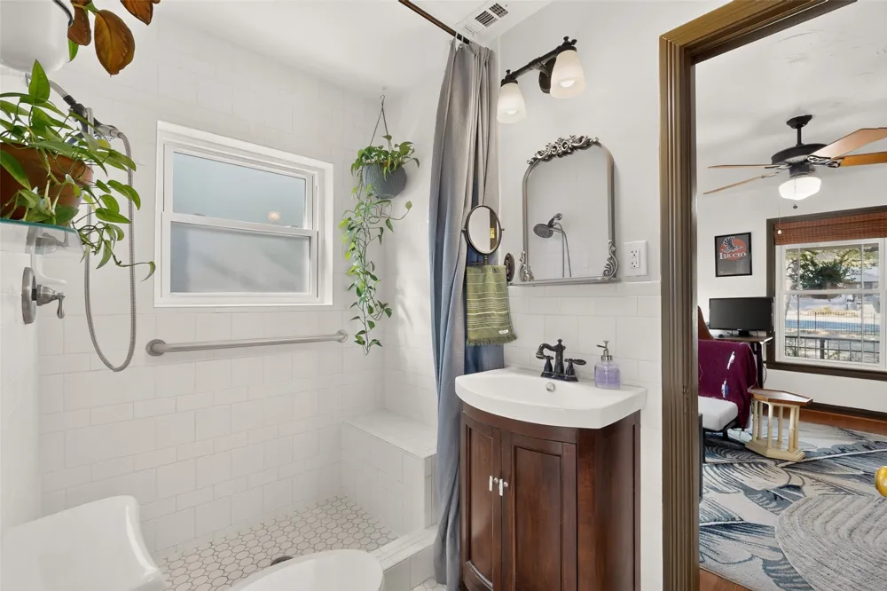 1732 S Edgefield Avenue Dallas, TX 75224