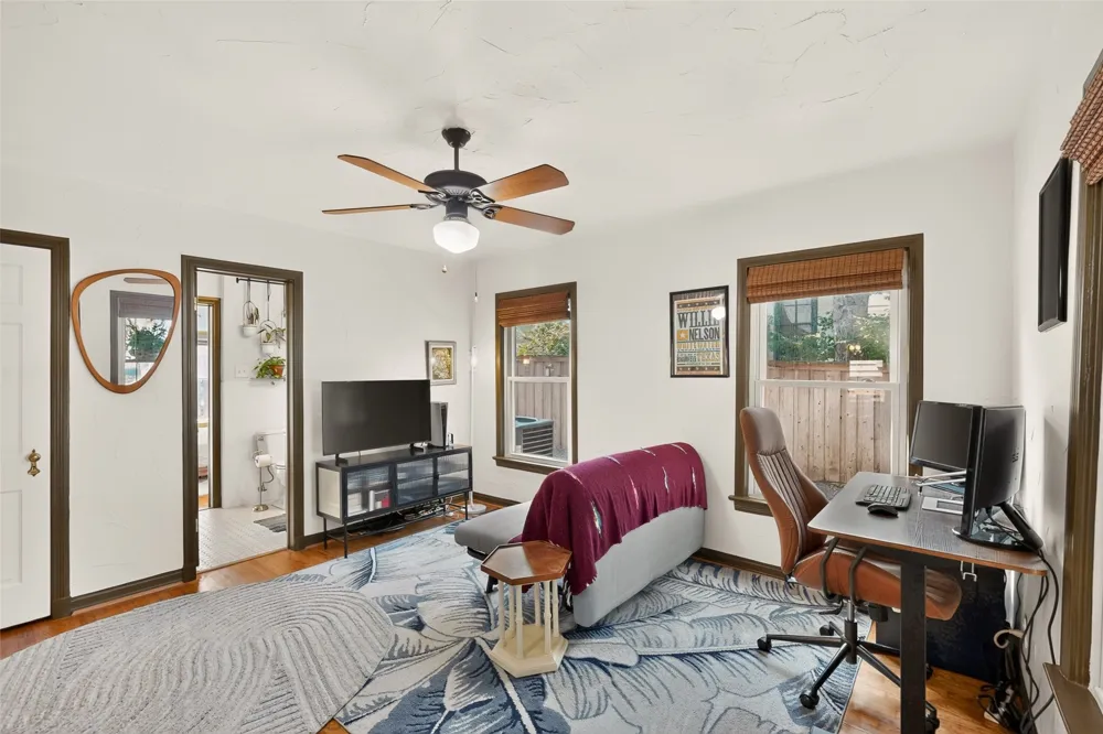 1732 S Edgefield Avenue Dallas, TX 75224
