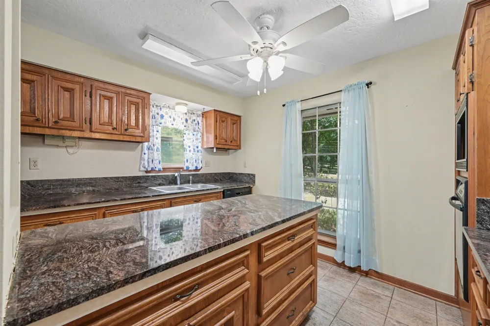 5188 Old Castle Way Conroe, TX 77304