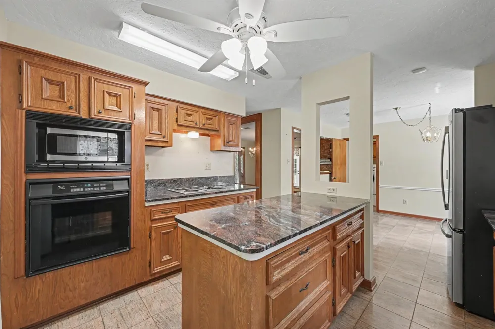 5188 Old Castle Way Conroe, TX 77304