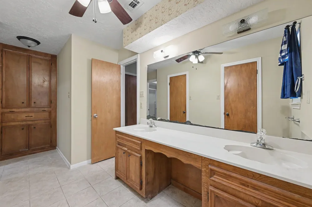5188 Old Castle Way Conroe, TX 77304