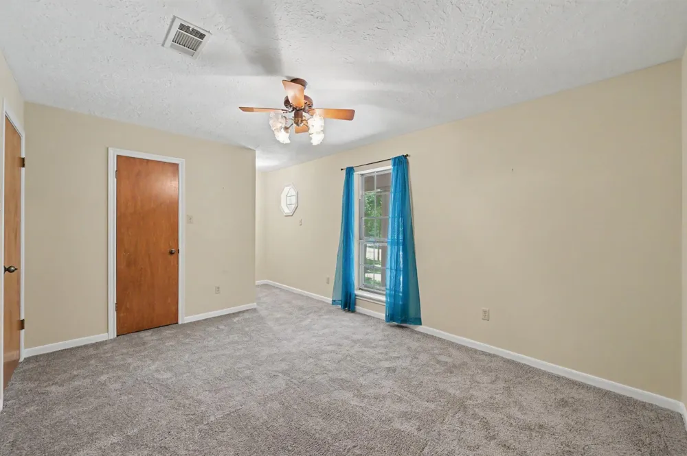 5188 Old Castle Way Conroe, TX 77304