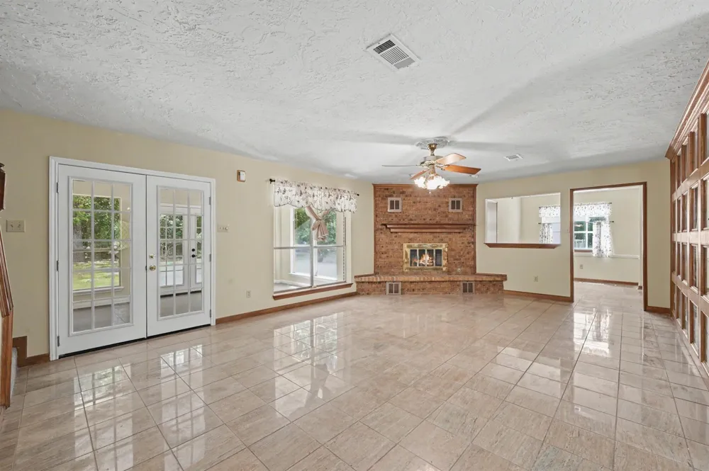 5188 Old Castle Way Conroe, TX 77304