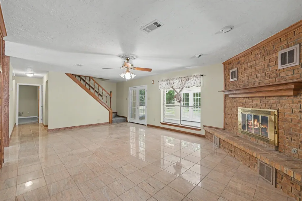 5188 Old Castle Way Conroe, TX 77304