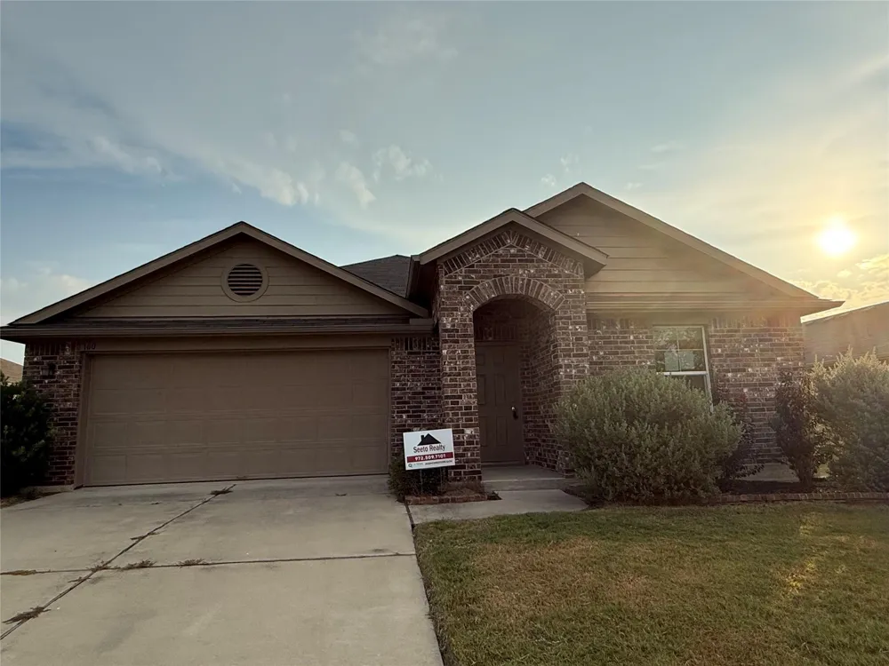 160 Voss S Kyle, TX 78640